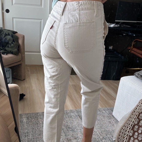 Levi's Women's Light Cream Cropped Everyday Jeans - Picture 4 of 11